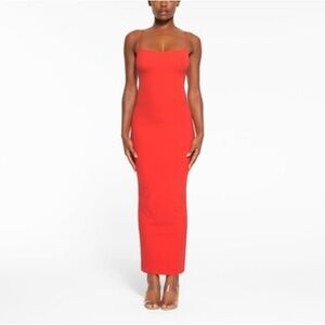 SKIMS fits everybody slip on